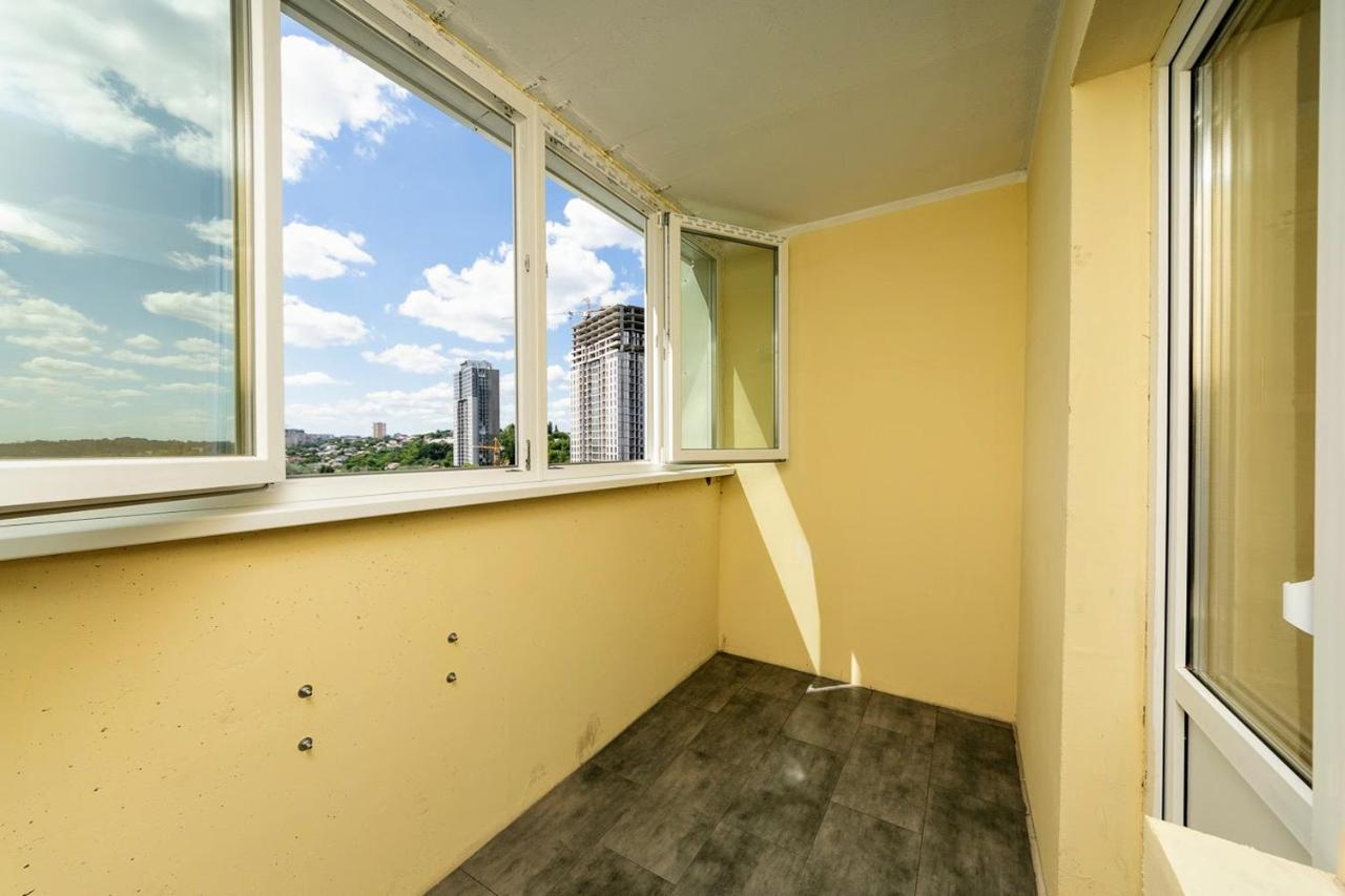 Новая Квартира Переулок Ясиноватский 11 Kyiv Exterior photo